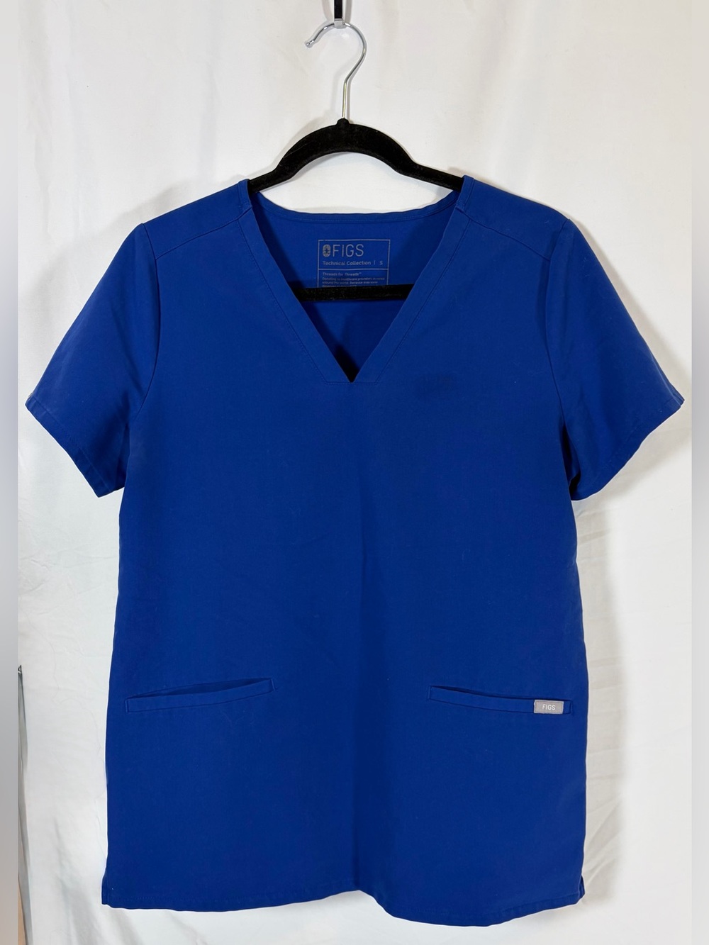 FIGS Casma Women’s Three-Pocket Scrub Top from the Technical Collection Size S